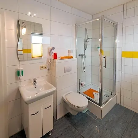 Am Mueritzhafen Garni Hotel *