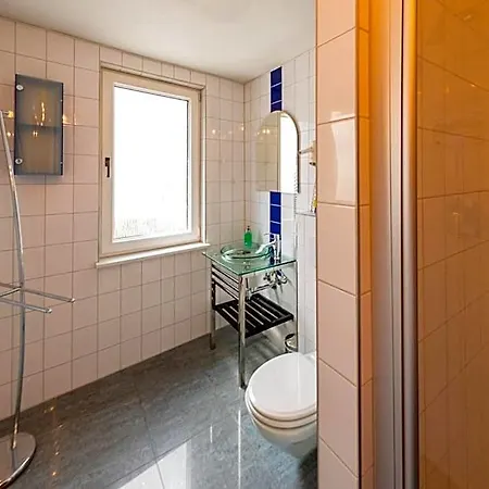 Am Mueritzhafen Garni Hotel *