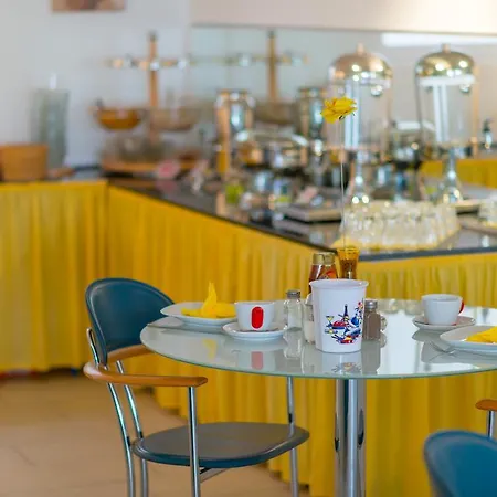 Hotel Am Mueritzhafen Garni