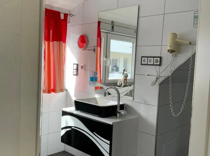 Hotel Am Mueritzhafen Garni *