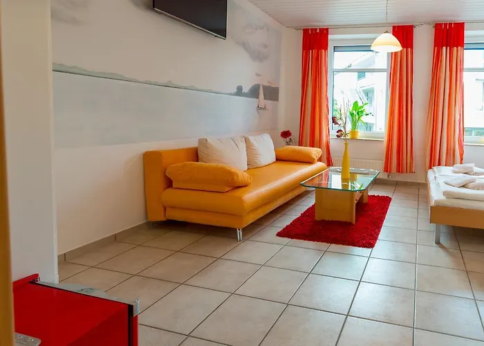 Am Mueritzhafen Garni