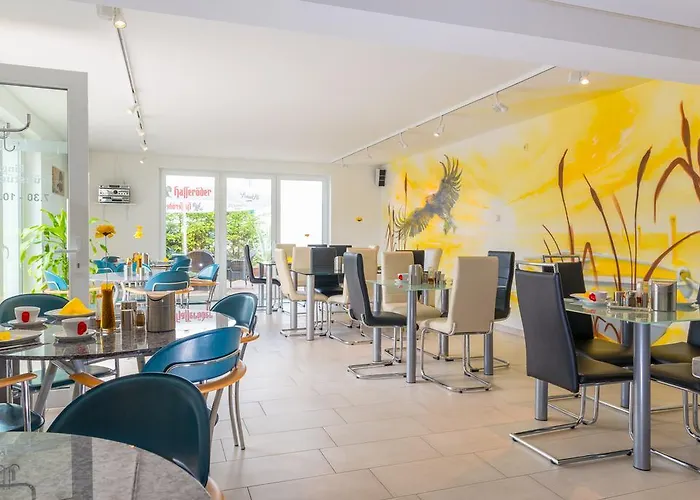 Hotel Am Mueritzhafen Garni *