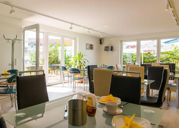 Hotel Am Mueritzhafen Garni *